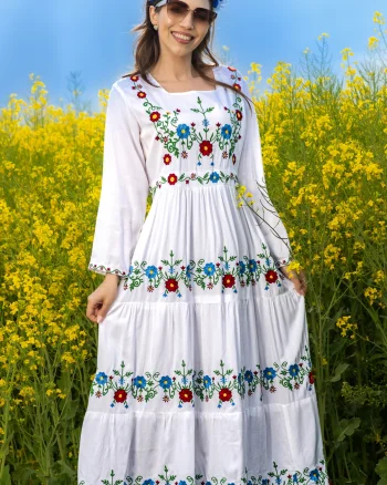 Rochie traditionala lunga alba din vascoza cu flori brodate