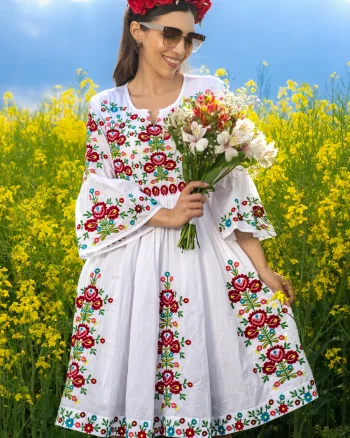 Rochie traditionala alba Irinuca in clos cu broderie viu colorata