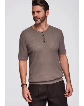 Tricou slim fit cu striatii si decolteu henley, Maro deschis