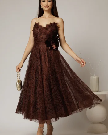 Rochie midi maro de ocazie din dantela cu brose detasabile in talie