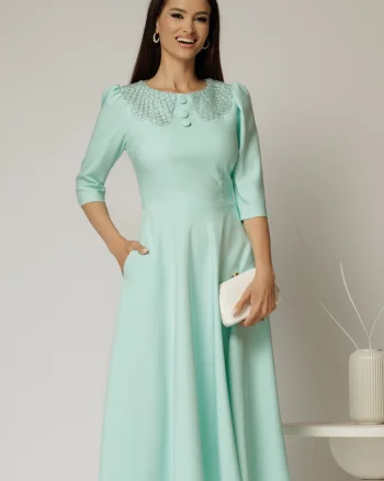Rochie midi verde menta de ocazie cu nasturi pe bust si guler cu broderie si margele