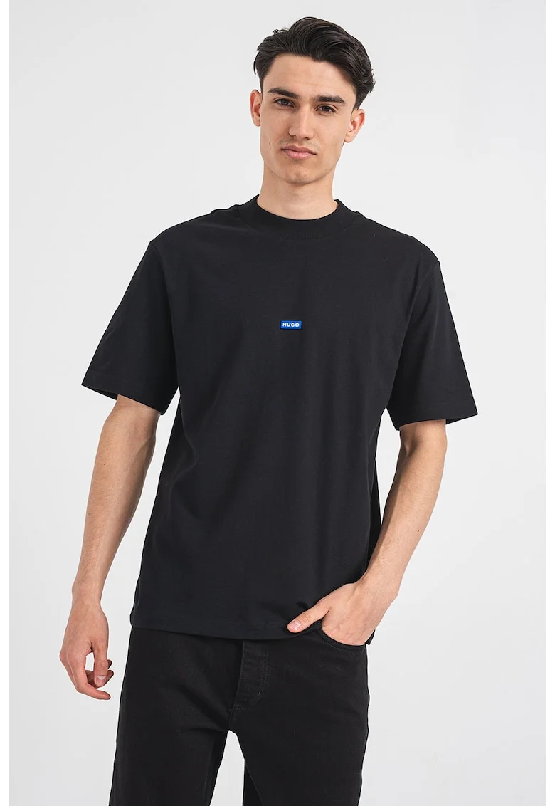 Tricou cu decolteu la baza gatului si logo Nieros