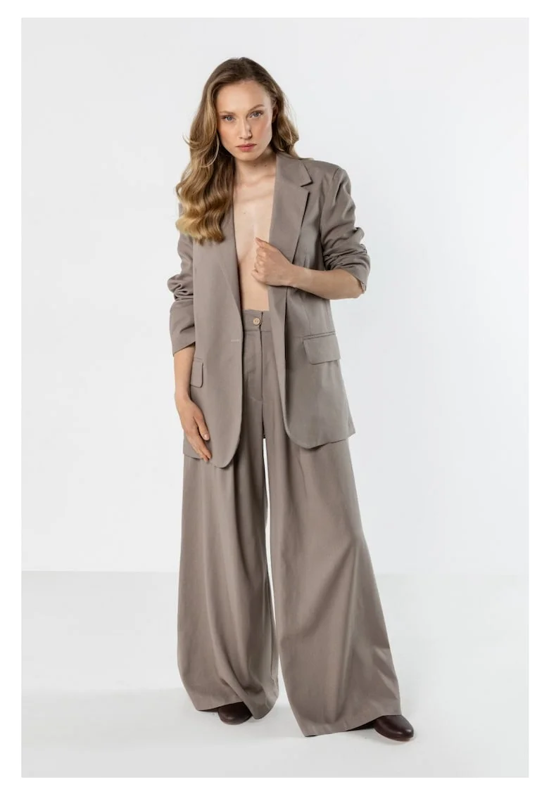 Sacou Casual Elegant De Dama,  Nuanta Latte, Design Clasic Minimalist, Material Premium Din In Bumbac Si Viscoza, Croiala Usor Alungita Prevazuta Cu Rever Si Inchidere Cu Un Nasture, Jacheta Subtire Si Racoroasa De Vara, Lux, Bej