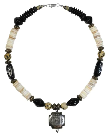Colier  cu scoici Heishi, lava vulcanica si amuleta africana