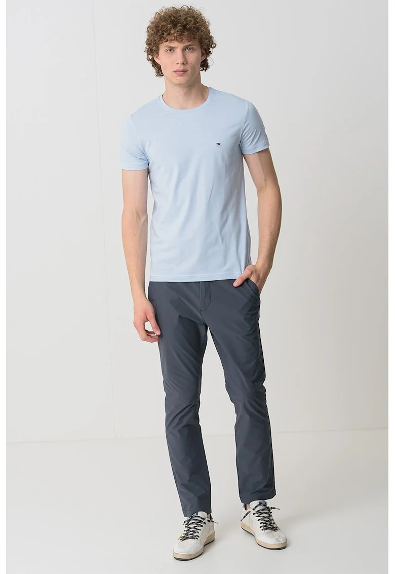 Tricou slim fit cu decolteu la baza gatului