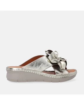 Papuci wedge din piele cu aplicatie florala