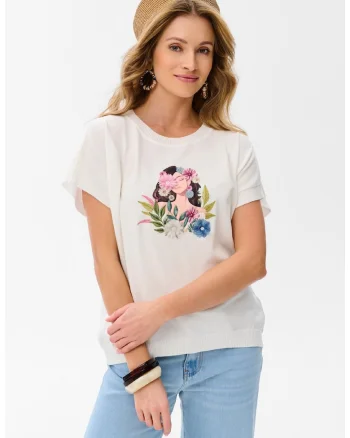 Tricou cu detaliu brodat in partea fin fata
