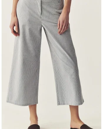Pantaloni crop cu croiala ampla si model in dungi, Alb/Bleumarin