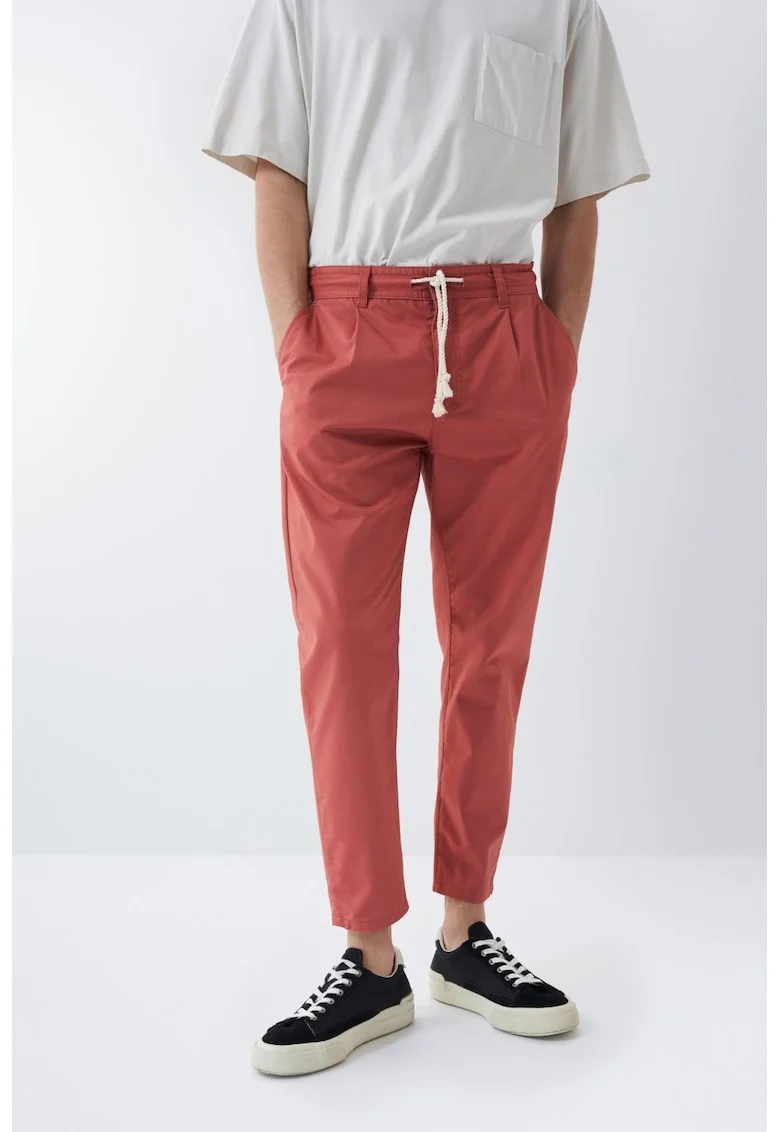 Pantaloni conici chino cu snur in talie