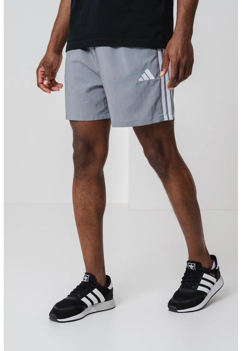Pantaloni scurti cu benzi laterale cu logo Chelsea, Alb/Gri