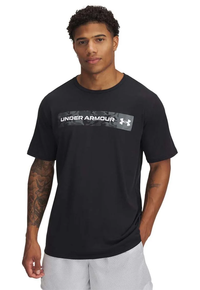 Tricou cu decolteu la baza gatului si imprimeu logo cu camuflaj, Negru stins