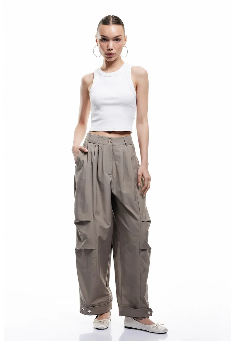 Pantaloni cu croiala ampla si pliuri frontale, Maro taupe