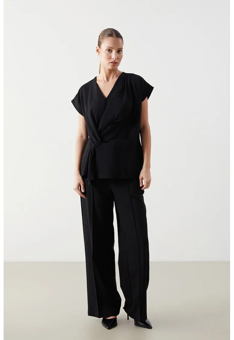 Bluza cu decolteu in V si fronseuri, Negru