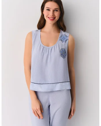 Pijama in dungi fara maneci Amanda, Albastru pastel/Albastru royal
