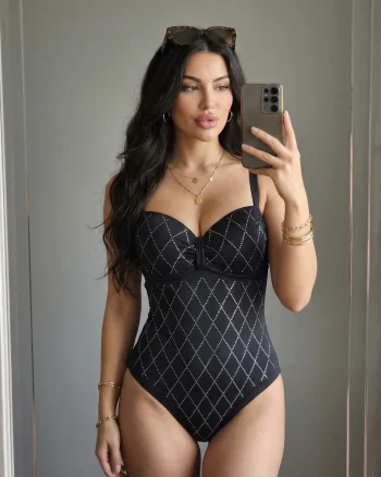 Costum de baie intreg negru cu aplicatii stralucitoare, model romburi W151 negru
