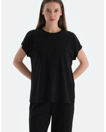 Tricou lejer cu decolteu la baza gatului, Negru
