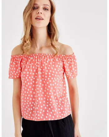 Tricou cu buline si decupaj pe umeri, Alb/Coral