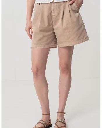 Pantaloni scurti cu croiala evazata si buzunare laterale, Maro nisip