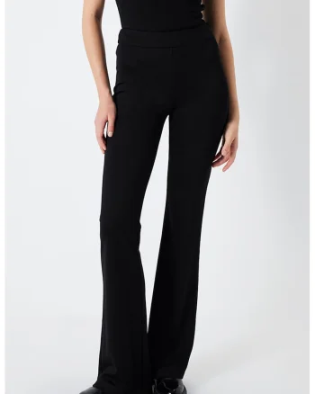 Pantaloni uni evazati, Negru