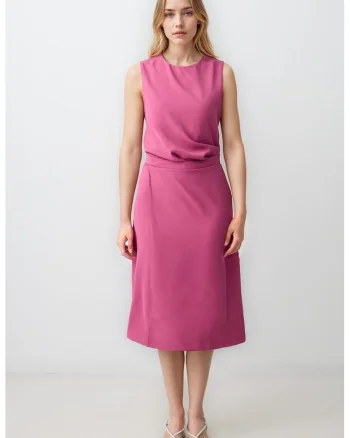 Rochie midi evazata cu decolteu la baza gatului, Roz pastel