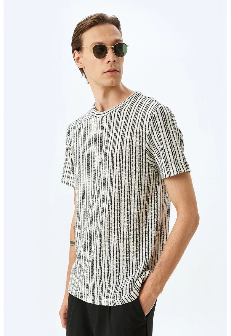 Tricou cu decolteu la baza gatului si dungi, Gri deschis/Crem