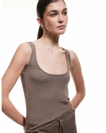 Top de pijama cu decolteu patrat si aspect texturat, Maro