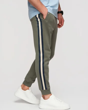 Pantaloni jogger cu elastic si buzunare laterale din material moale, Verde