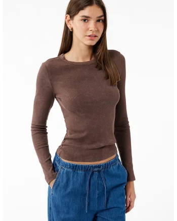 Bluza cambrata cu decolteu la baza gatului, Maro