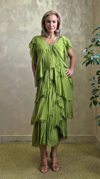 Rochie lunga din matase cu volane suprapuse asimetrice si paiete fine la decolteu, verde olive