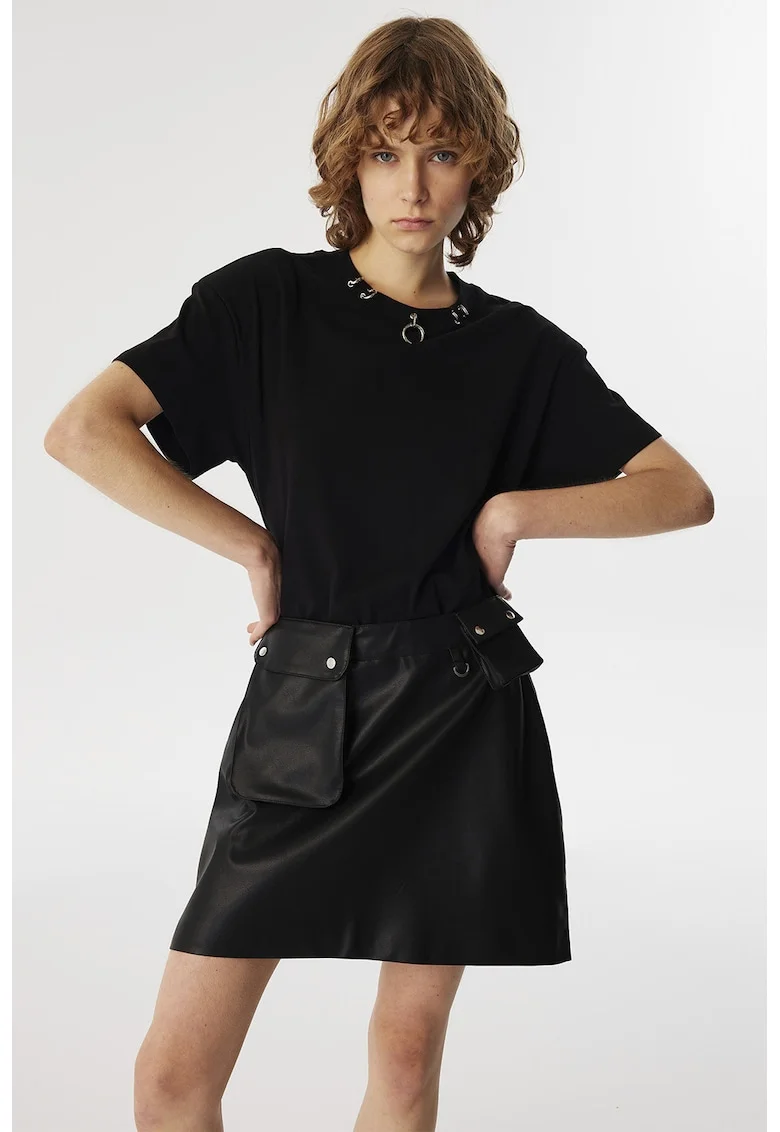Rochie mini cu croiala in A si buzunare cu clapa, Negru