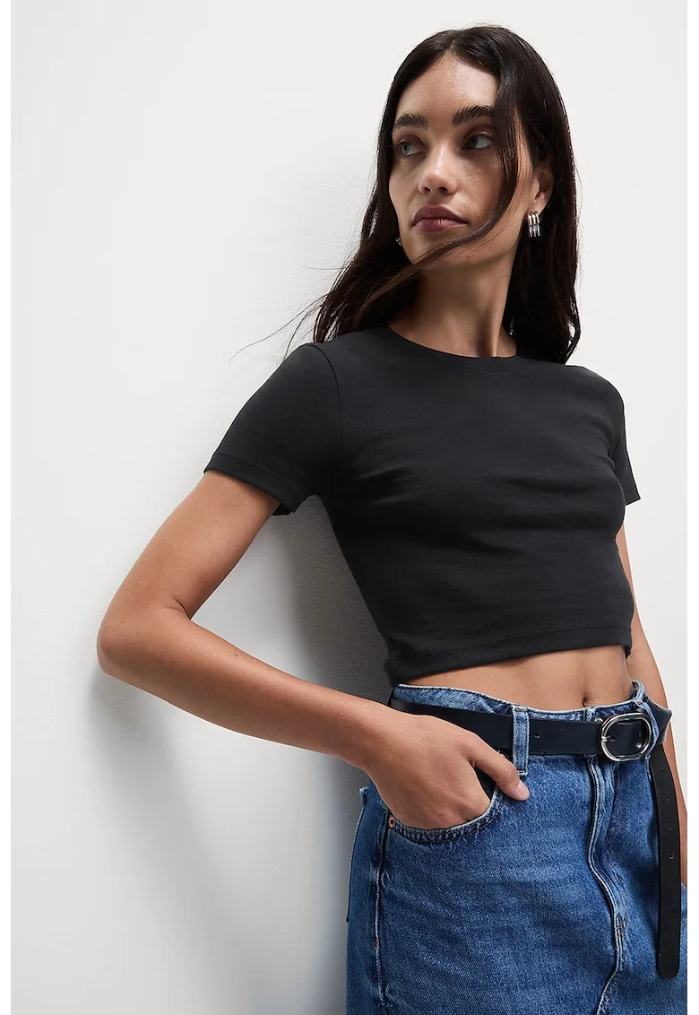Tricou crop cu decolteu la baza gatului, Negru