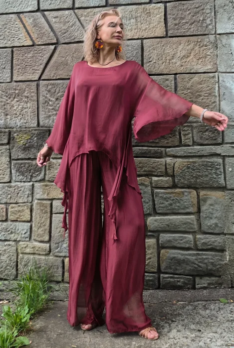 Bluza dama din matase si vascoza cu colturi fluide si maneci fluture, bordo