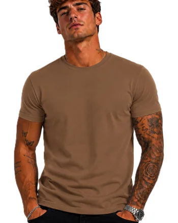 Tricou cu decolteu la baza gatului