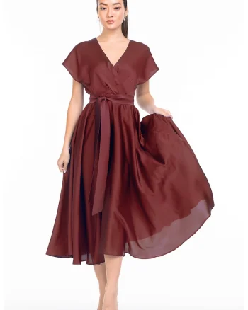 Rochie midi evazata cu aspect satinat