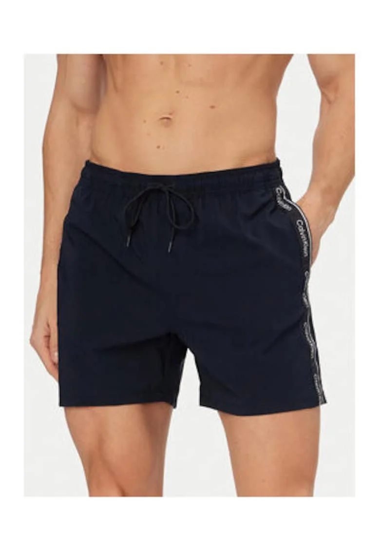 Pantaloni scurti de baie cu buzunare, talie elastica cu snur si banda logo in partile laterale