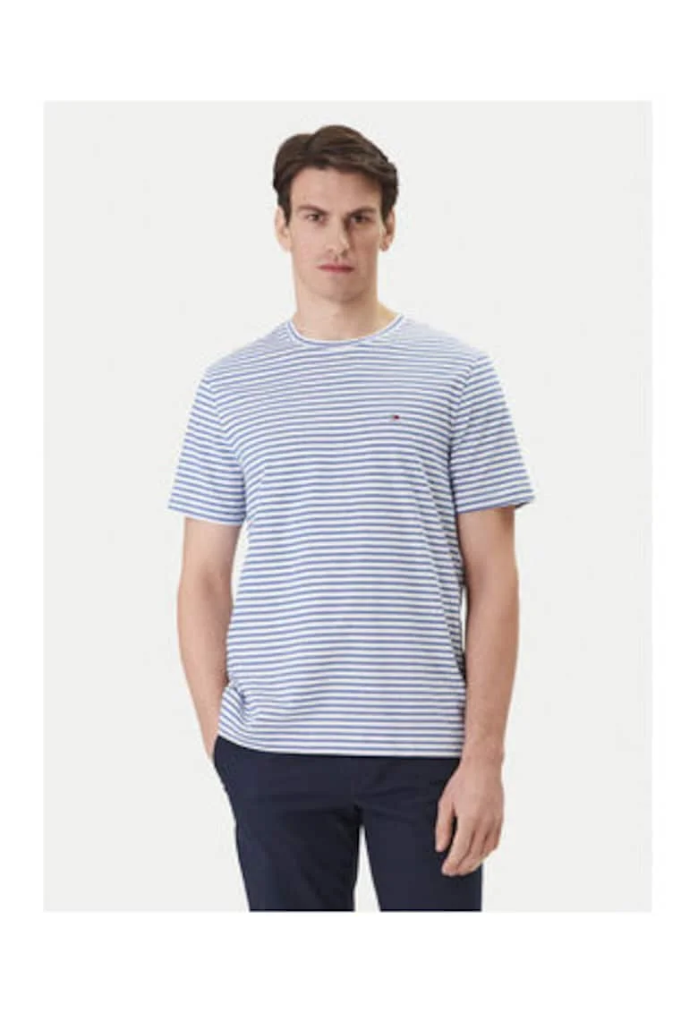 Tricou cu dungi si decolteu la baza gatului