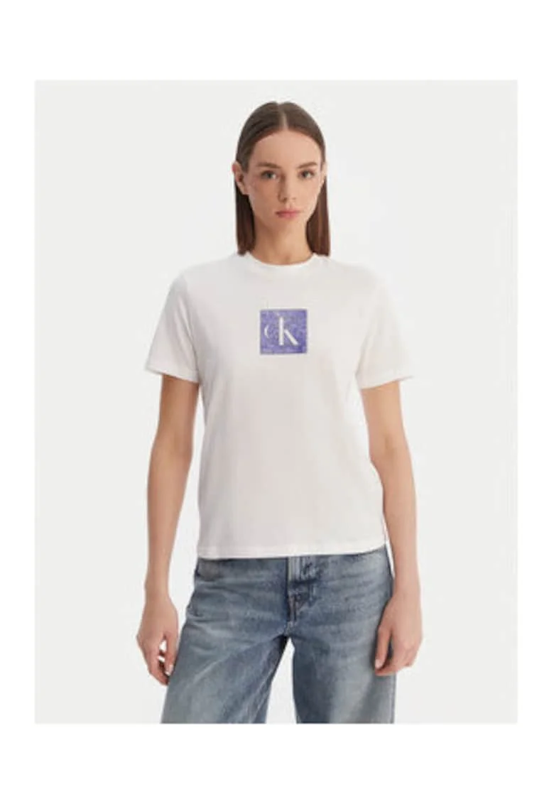 Tricou cu decolteu la baza gatului si maneci cazute