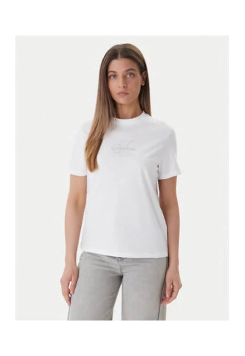 Tricou cu decolteu la baza gatului
