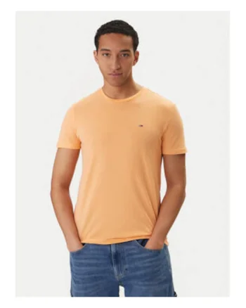 Tricou slim fit cu decolteu la baza gatului .