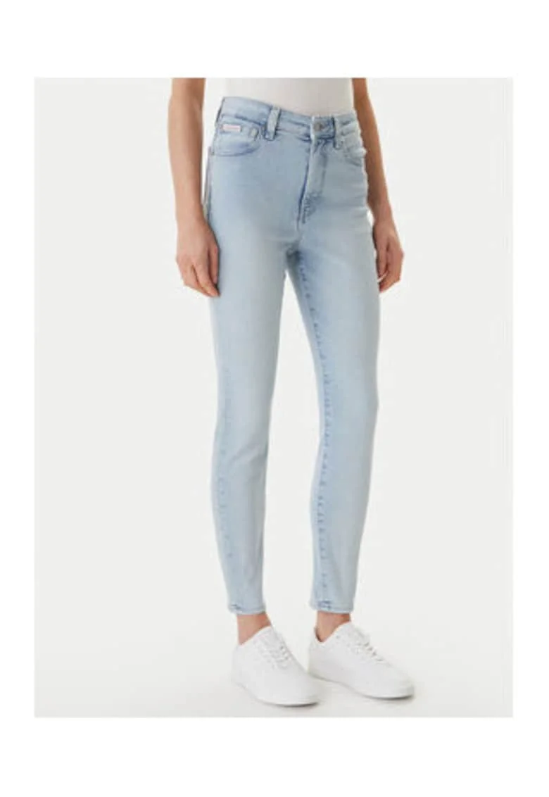 Blugi cu talie inalta si croiala skinny