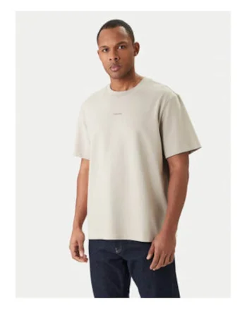 Tricou lejer cu decolteu la baza gatului