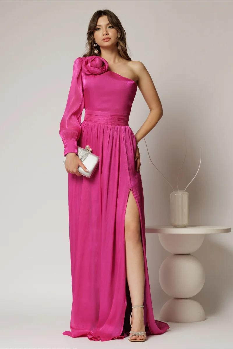 Rochie DY Fashion fucsia pe un umar cu detaliu floral amplu din voal peliculizat