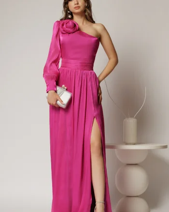 Rochie DY Fashion fucsia pe un umar cu detaliu floral amplu din voal peliculizat