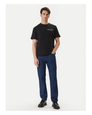 Tricou cu decolteu la baza gatului si detaliu logo,