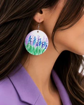 Cercei albi handmade din piele naturala  , cu lavanda pictata  ,unicat