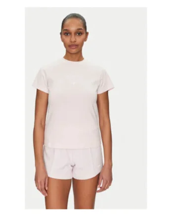 Tricou la baza gatului