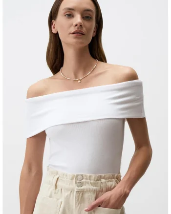 Bluza slim fit cu decolteu pe umeri, Alb