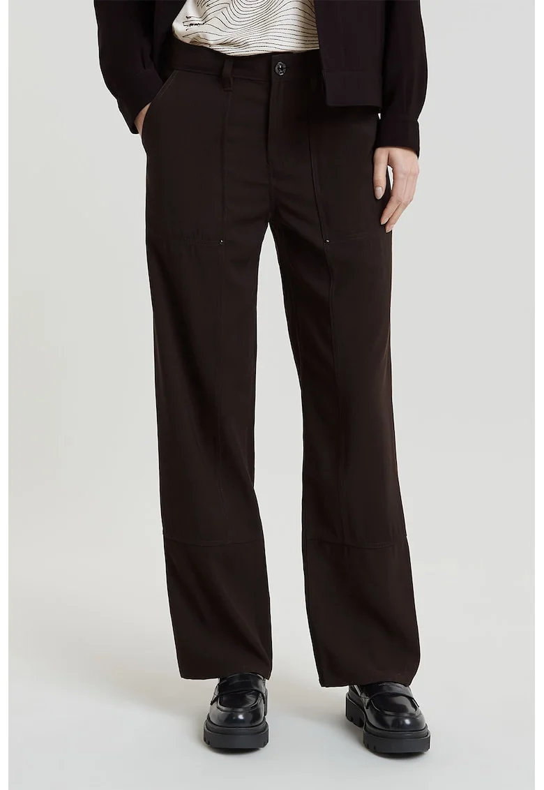 Pantaloni drepti, Negru