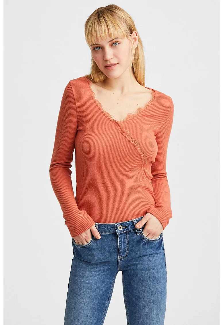 Bluza slim fit striata cu detalii de dantela, Caramiziu