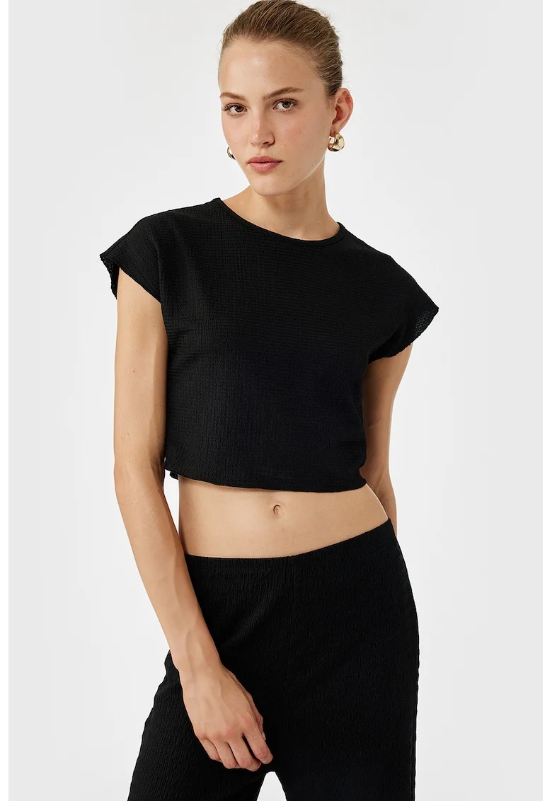 Tricou crop cu decolteu la baza gatului, Negru
